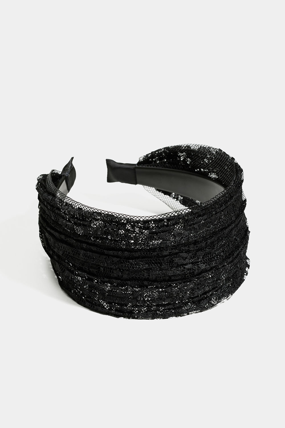 Leveä musta pitsipanta