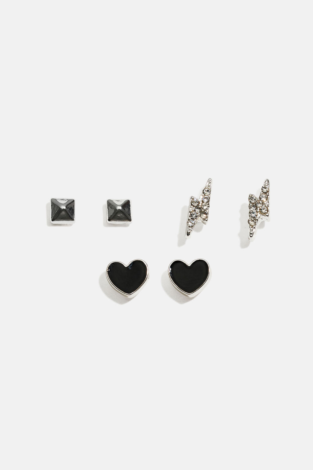 Nappikorvakorut, joissa niittejä, salamia ja sydämiä, 3 paria