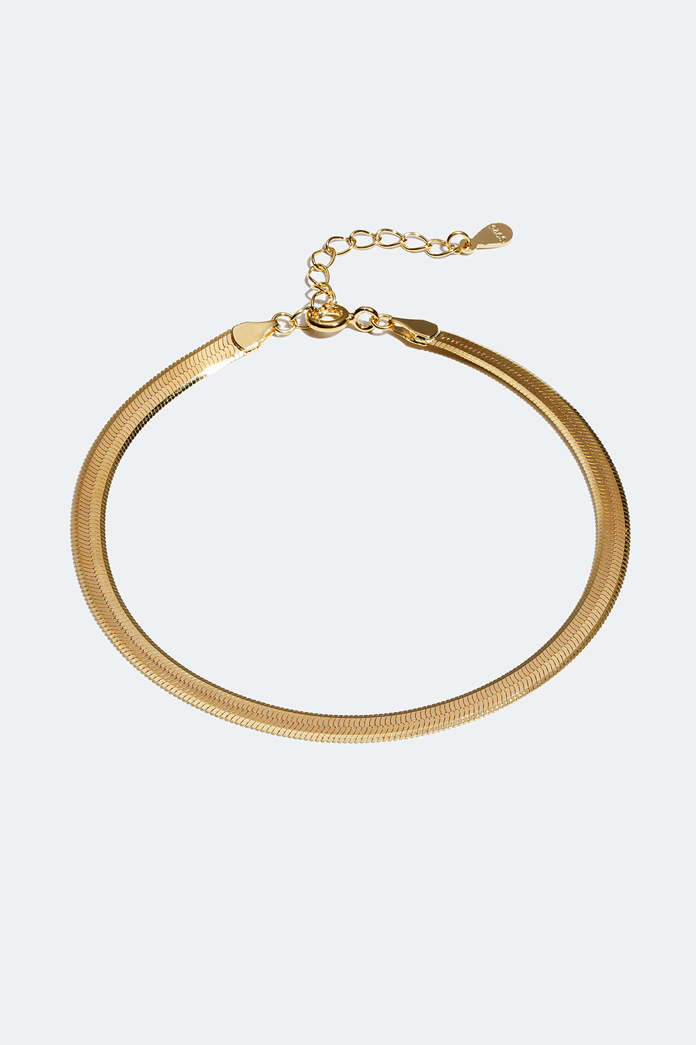 Litteä ketjurannekoru, jossa 18 karaatin kultaus