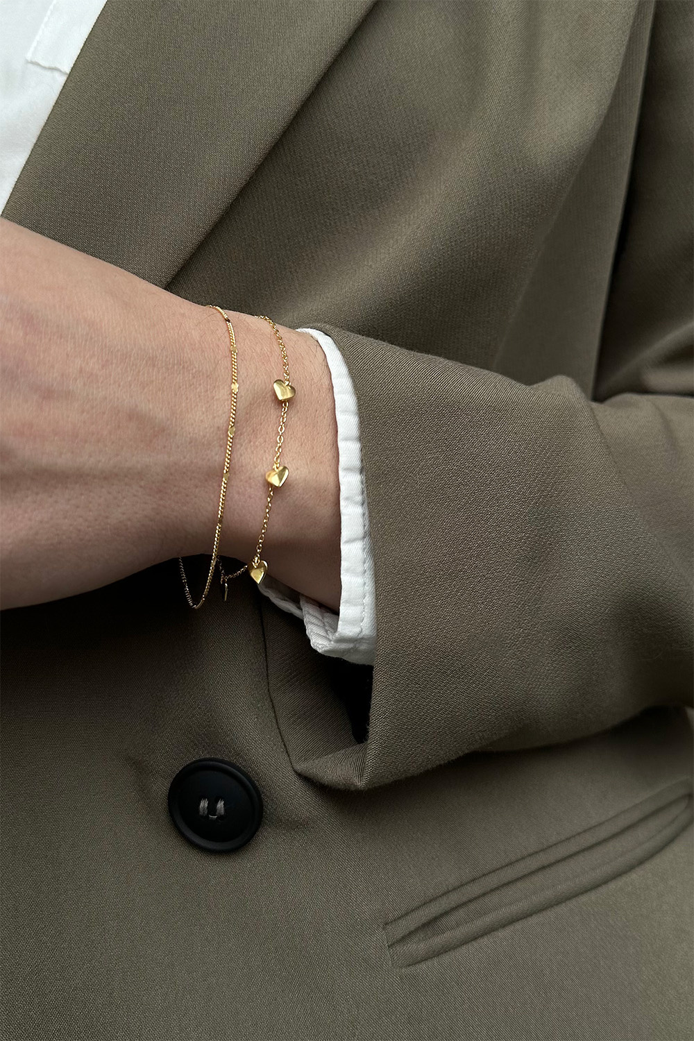 Aito 18k kullattu hopearannekoru, jossa pieni sydän