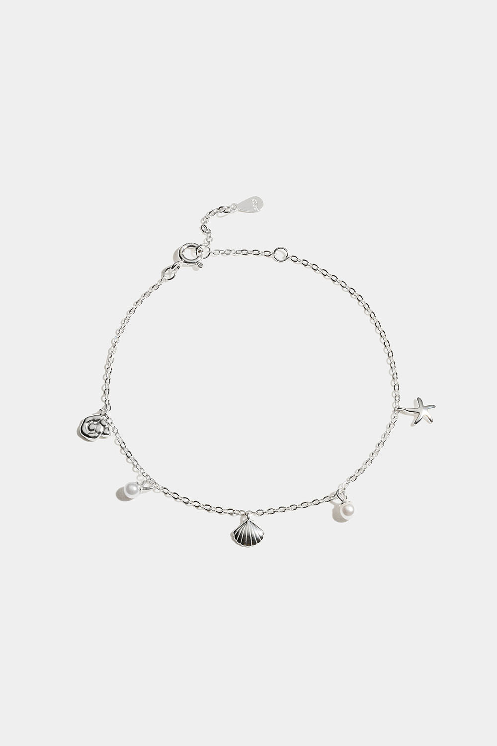 Hopearannekoru, jossa on meririipuksia.