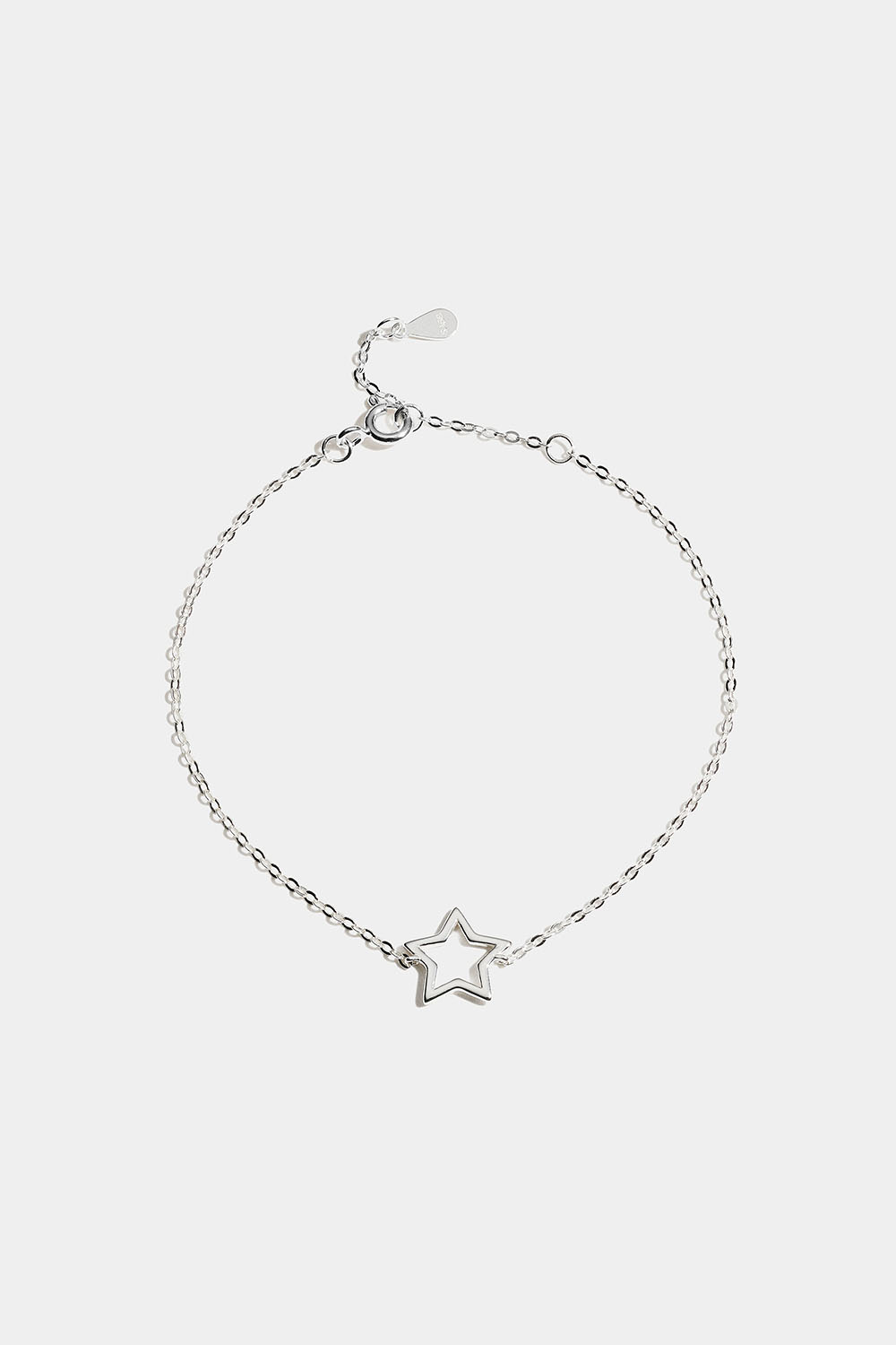 Rannekoru aitoa hopeaa, jossa on tähti.