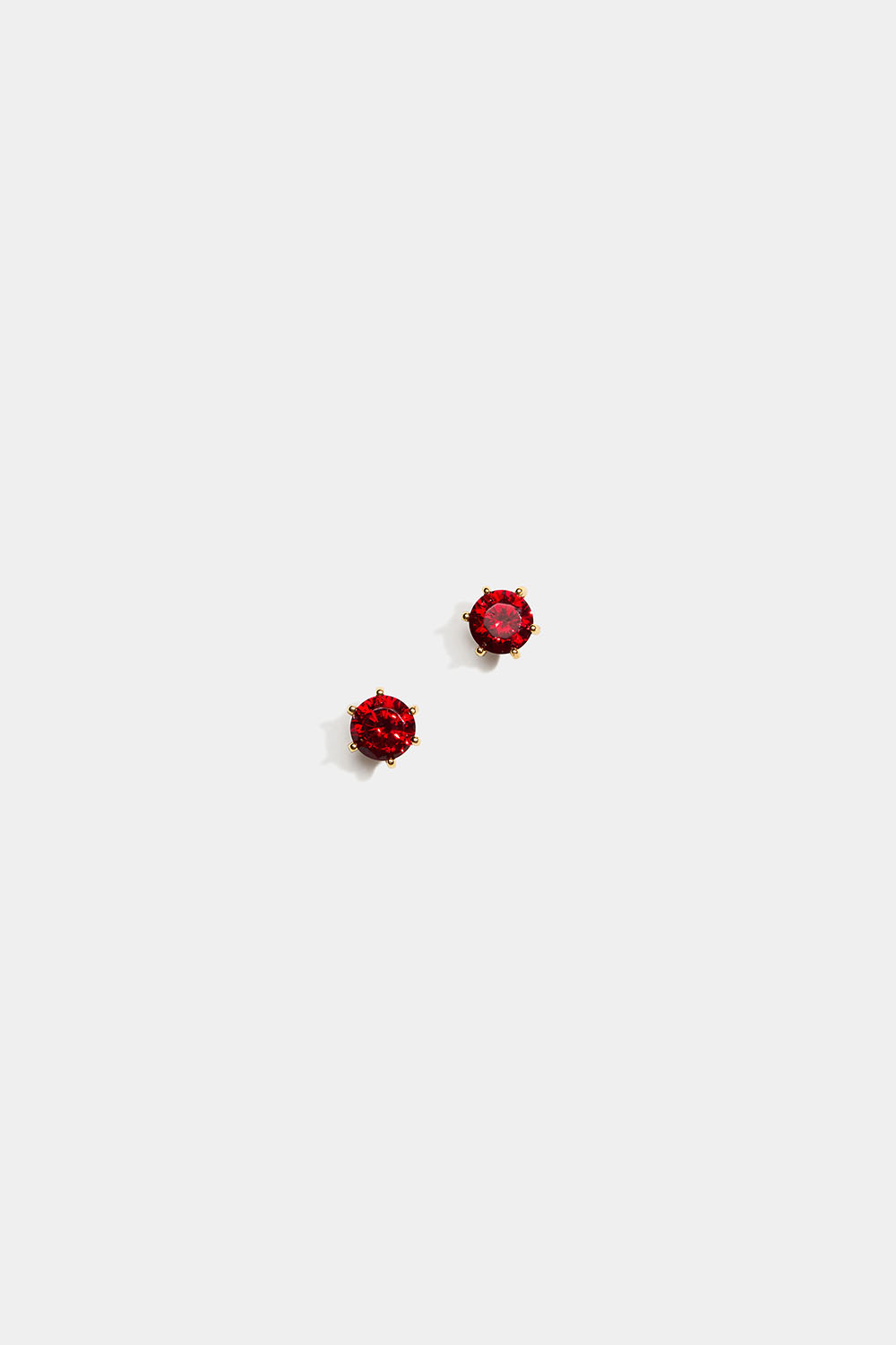 18k kullatut hopeiset nappikorvakorut punaisilla Cubic zirkonia -kivillä