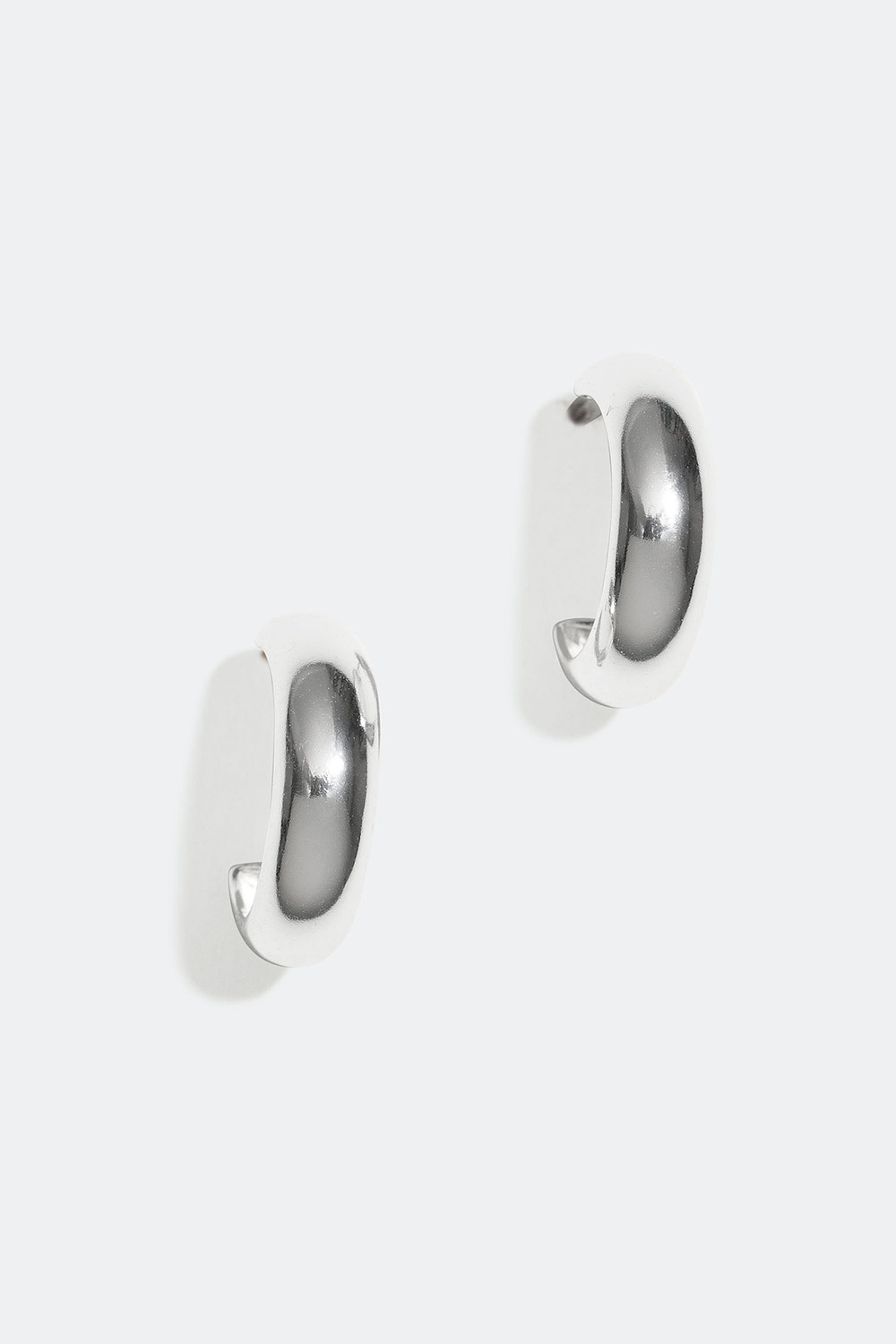 Leveät pienet korvarenkaat aitoa hopeaa