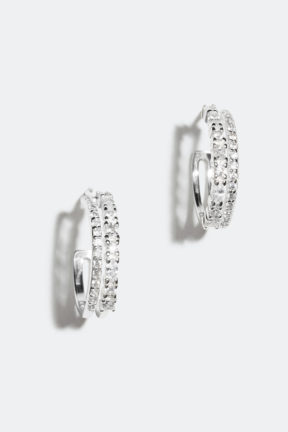 Aidosta hopeasta valmistetut kaksinkertaiset korvarenkaat Cubic Zirconia -kivellä