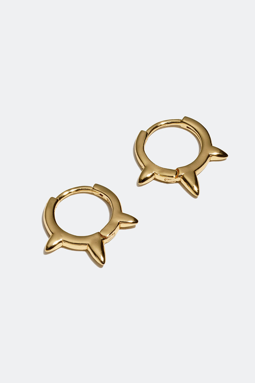 Minikorvarenkaat, joissa on 18 karaatin kultaus ja niittejä