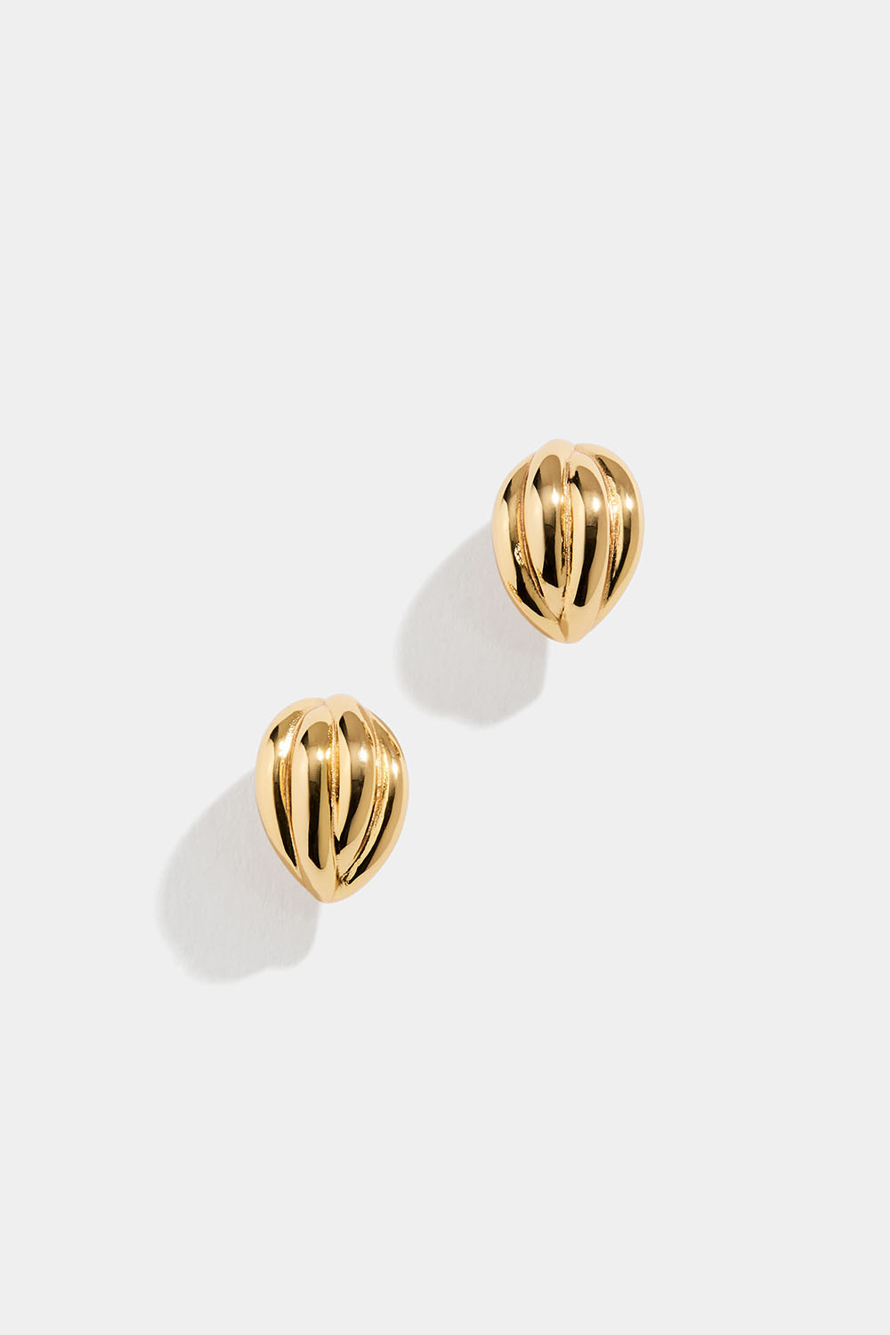 Leveät, uurteiset 18k kullalla kullatut hopeakorvarenkaat