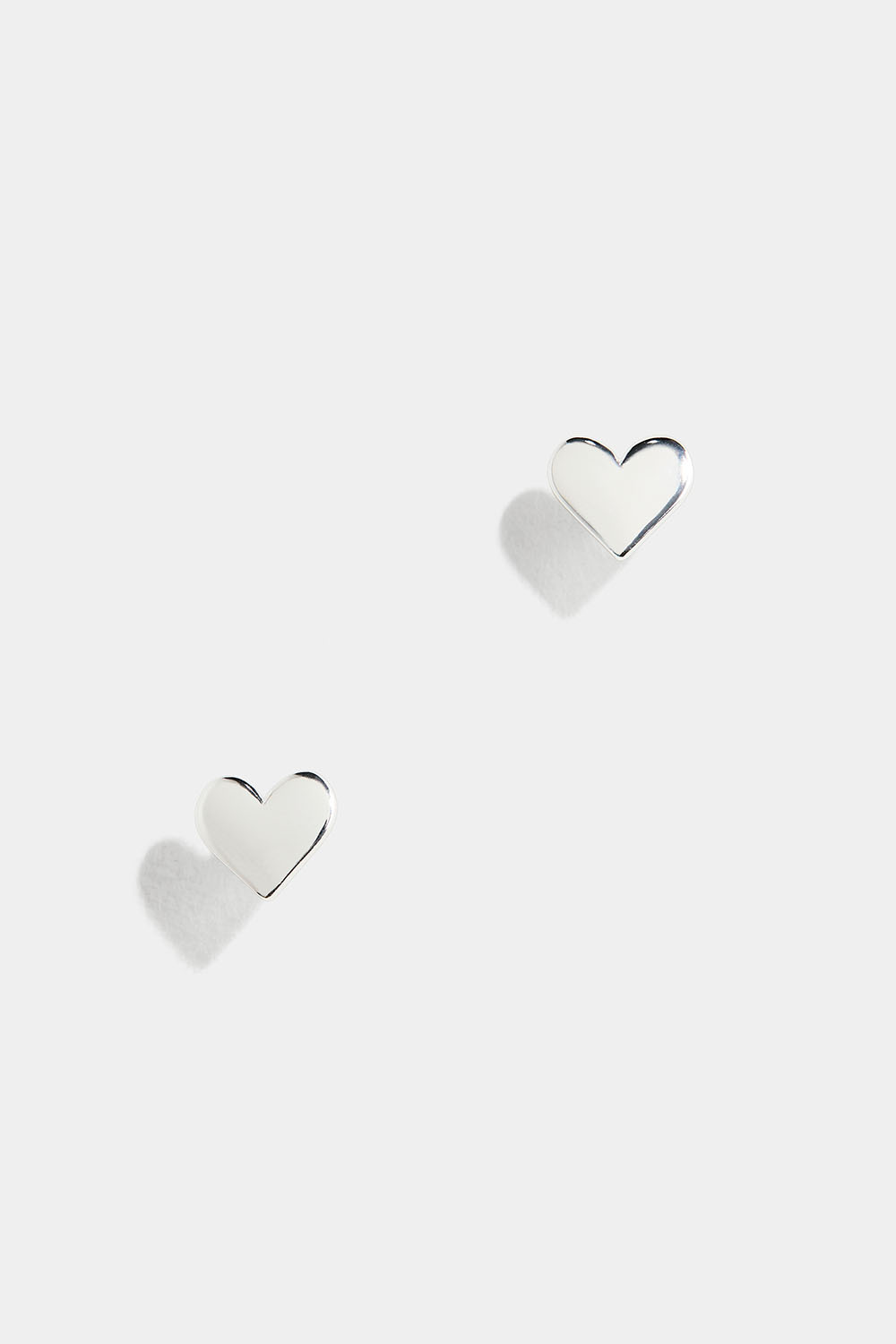 Pienet litteät sydämenmuotoiset nappikorvakorut aitoa hopeaa