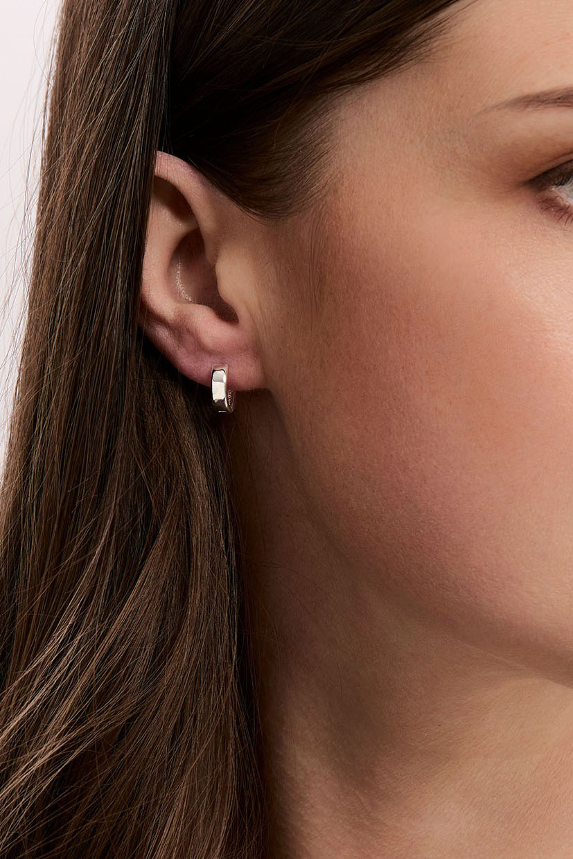 Leveät minikorvarenkaat aitoa hopeaa