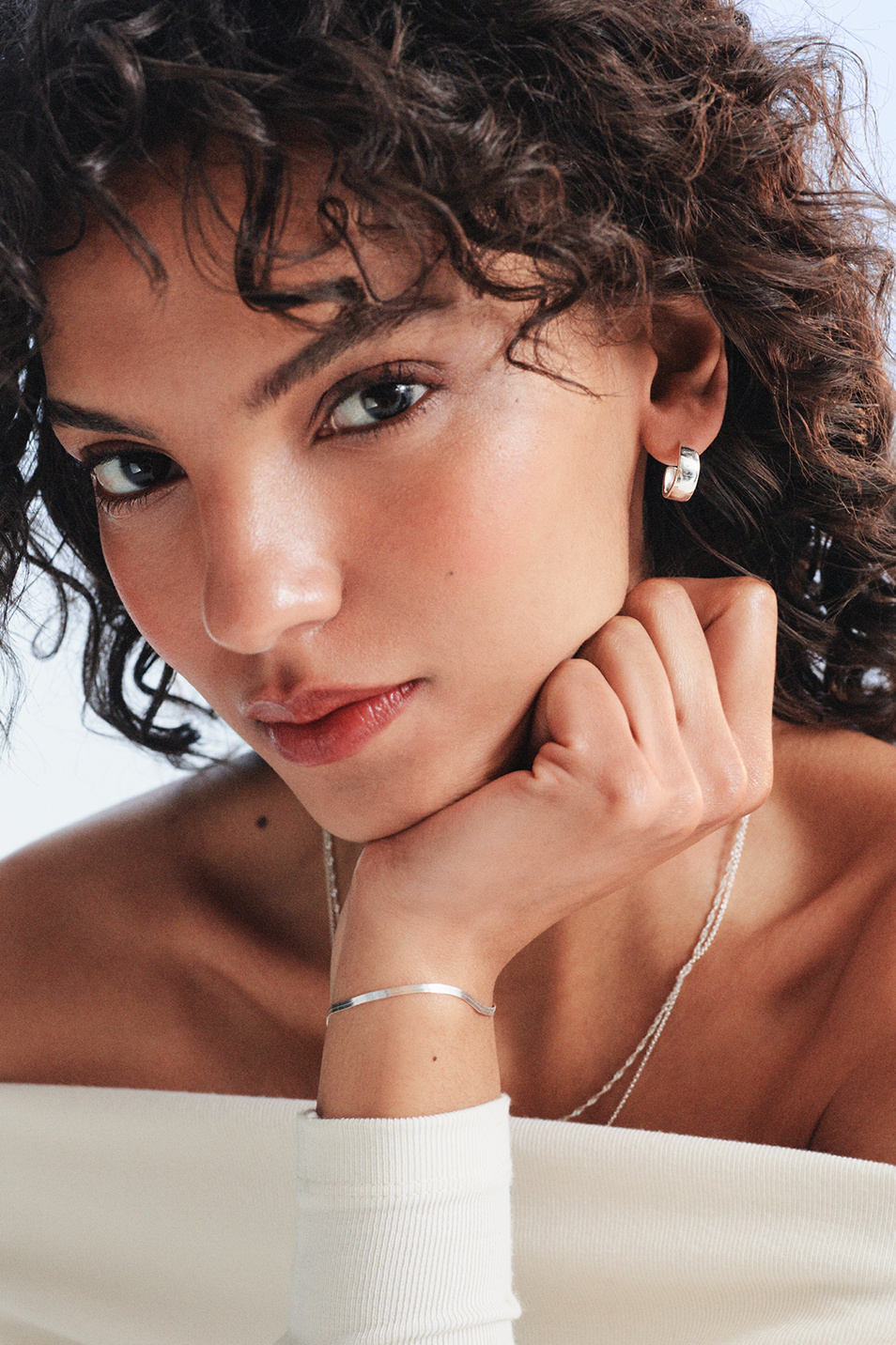 Leveät korvarenkaat aitoa hopeaa