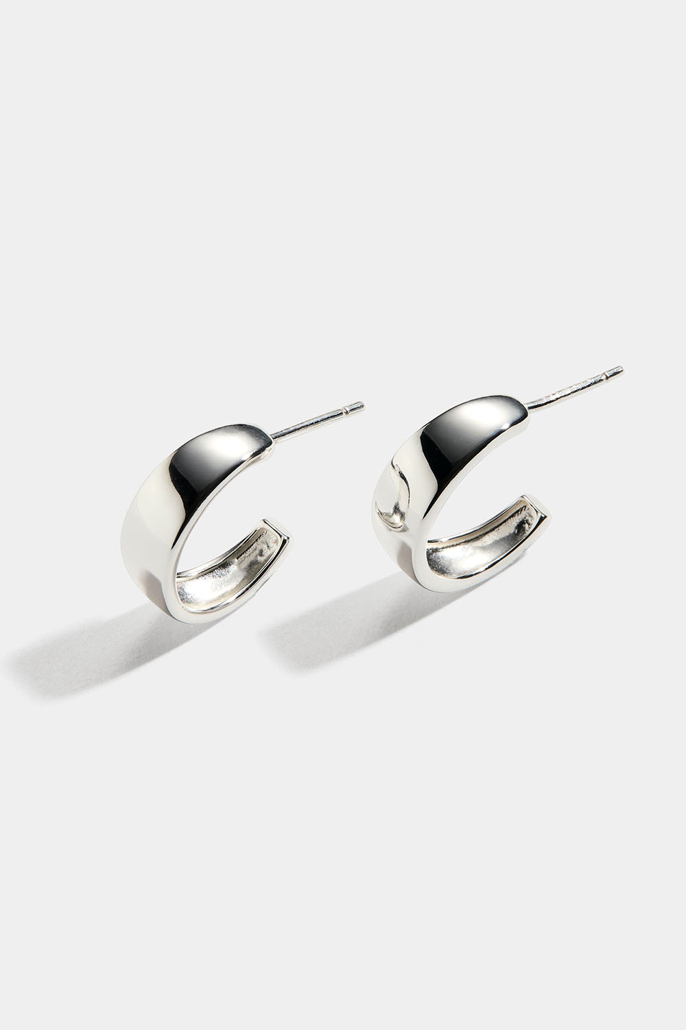 Leveät korvarenkaat aitoa hopeaa