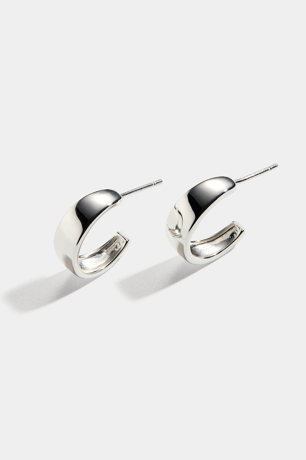 Leveät korvarenkaat aitoa hopeaa