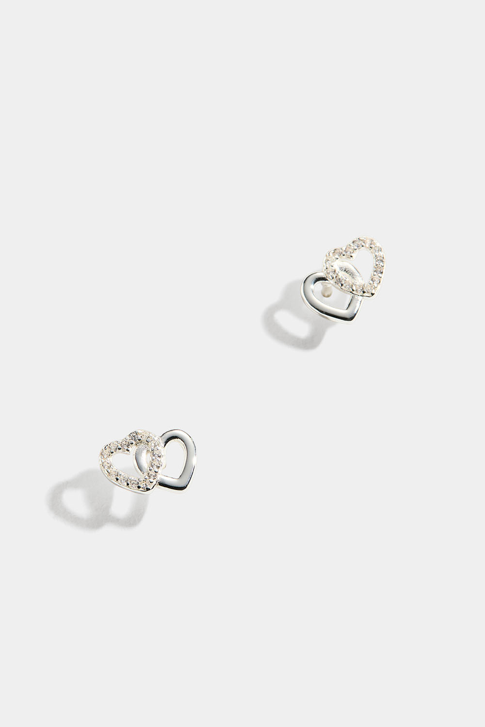 Hopeanappikorvakorut, joissa kaksi sydäntä ja Cubic zirkonia -kiviä