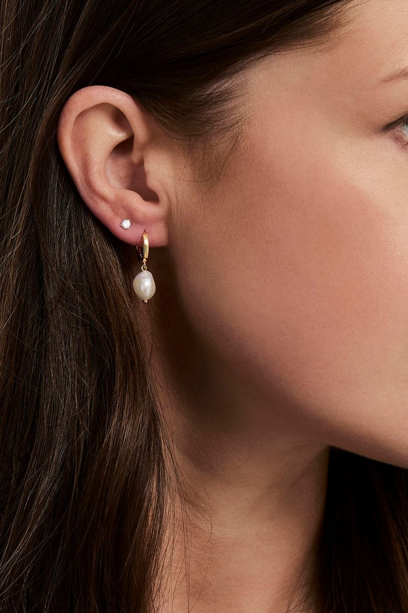 18k kullatut hopeakorvarenkaat,joissa on makean veden helmi