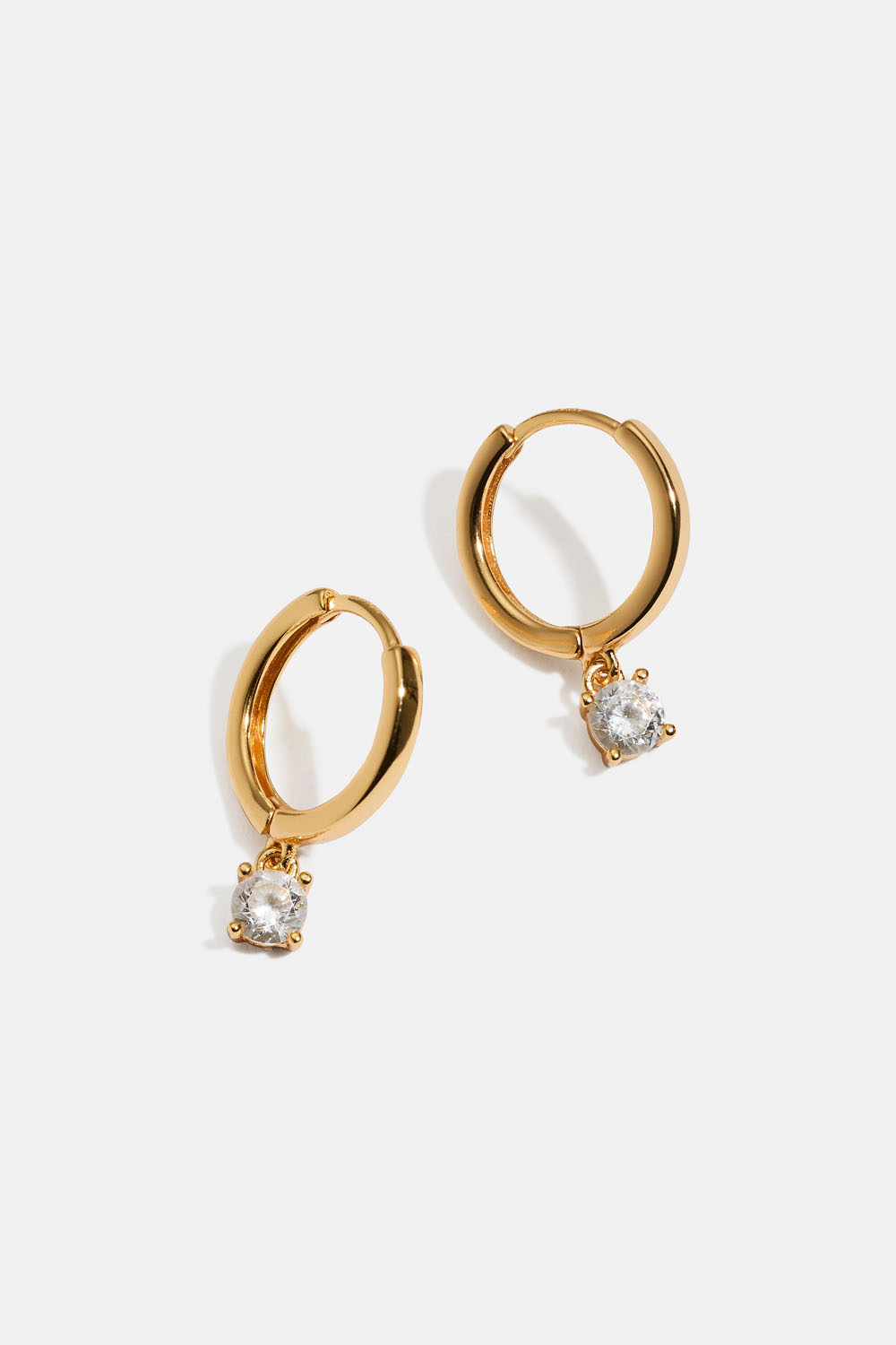 18 karaatin kullatut hopeiset korvarenkaat pyöreällä Cubic Zirconia -kivellä