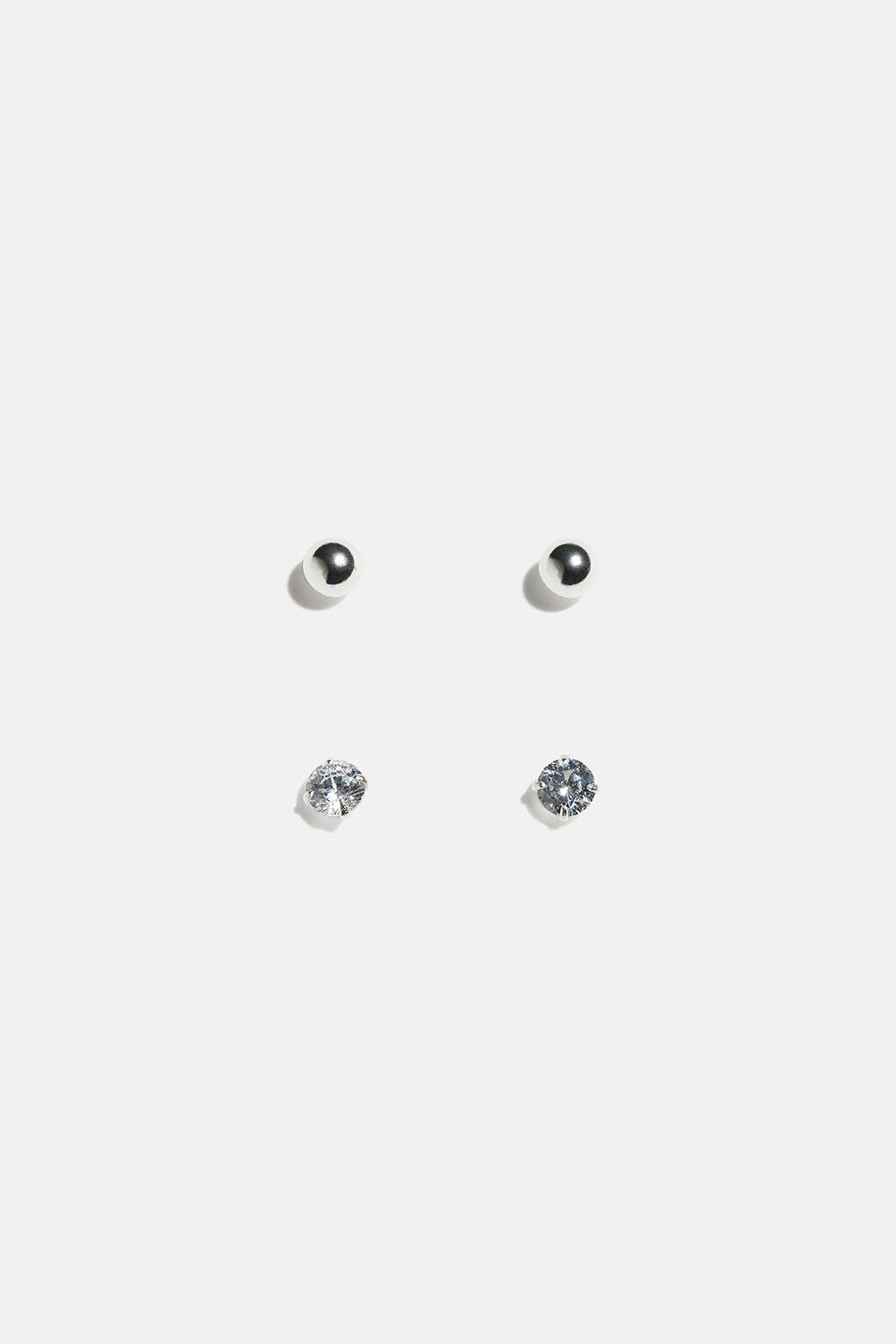 Pienet nappikorvakorut aitoa hopeaa, 2 paria.