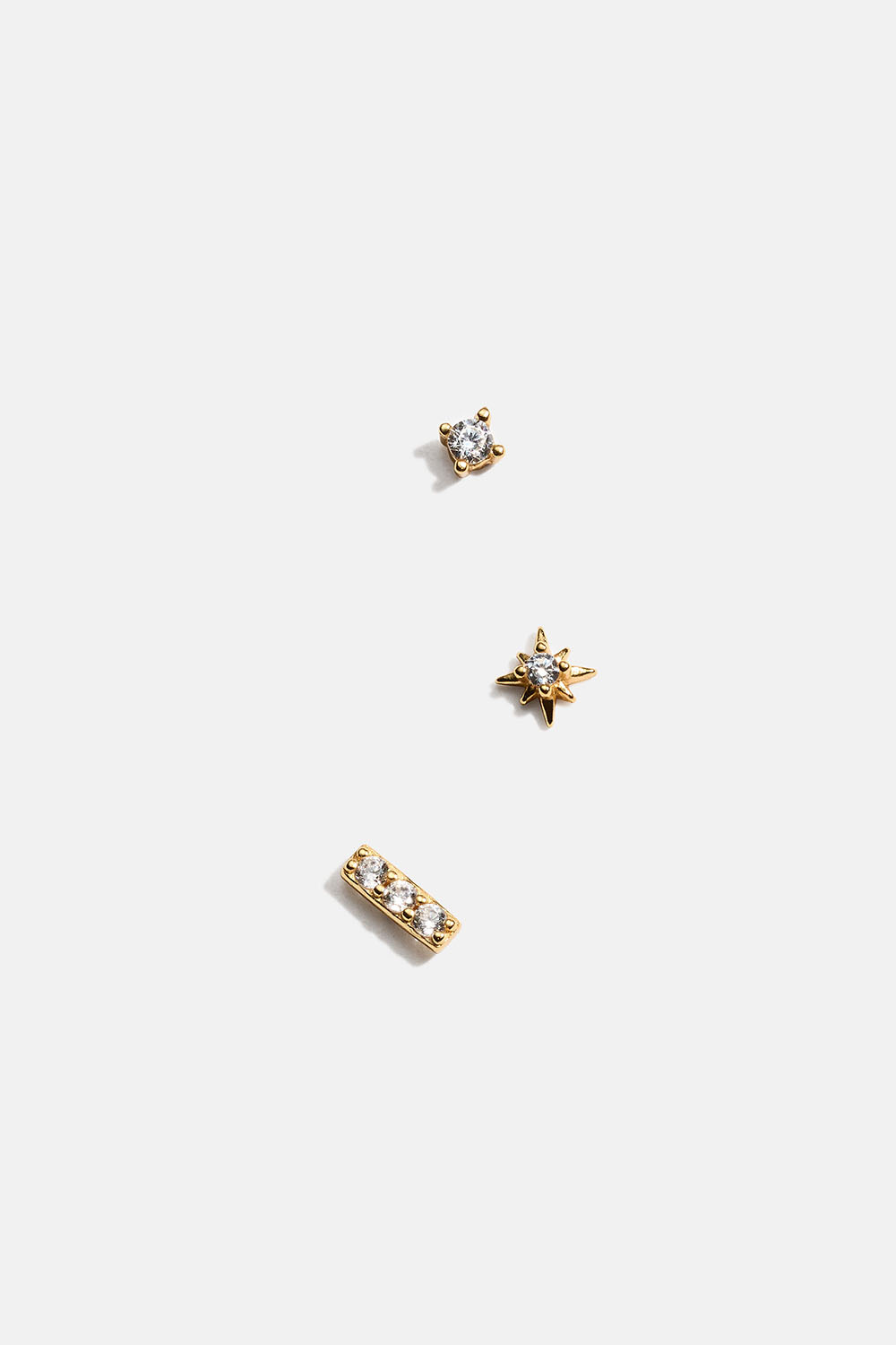 Aidosta 18k kullatusta hopeasta valmistetut mininappikorvakorut koristeltuina Cubic Zirconia -kivillä useampaan korvalävistykseen.