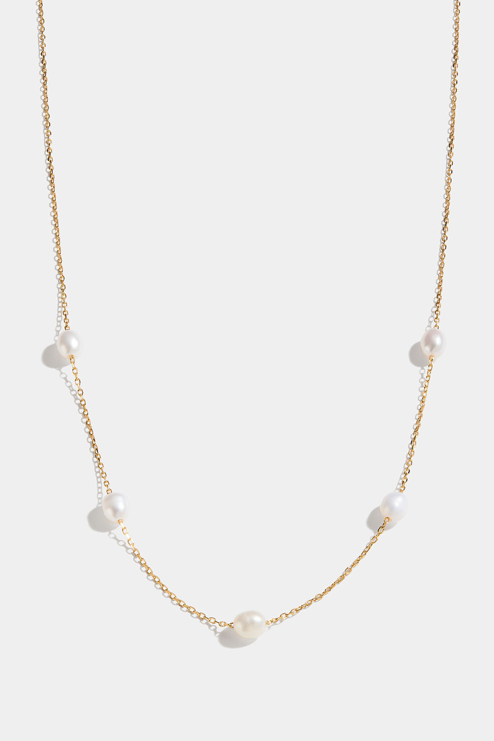 Aito 18k kullattu hopeakaulakoru, jossa makeanvedenhelmiä.