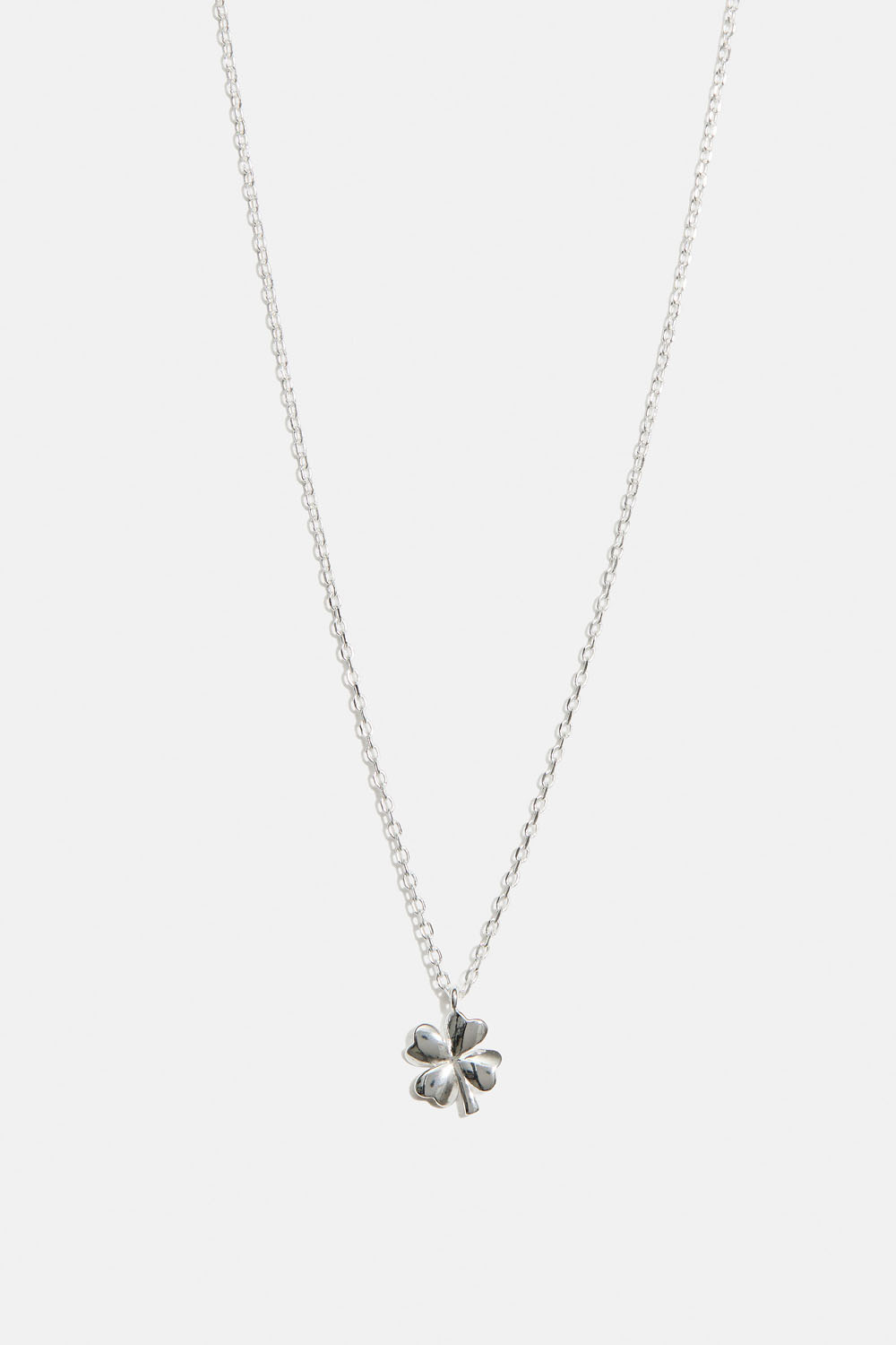 Aito hopeakaulakoru, jossa apila