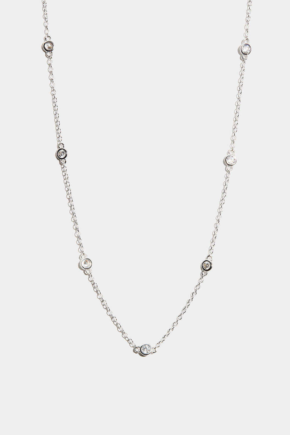 Aidosta hopeasta valmistettu kaulakoru, jossa pieniä pyöreitä Cubic Zirconia -kiviä