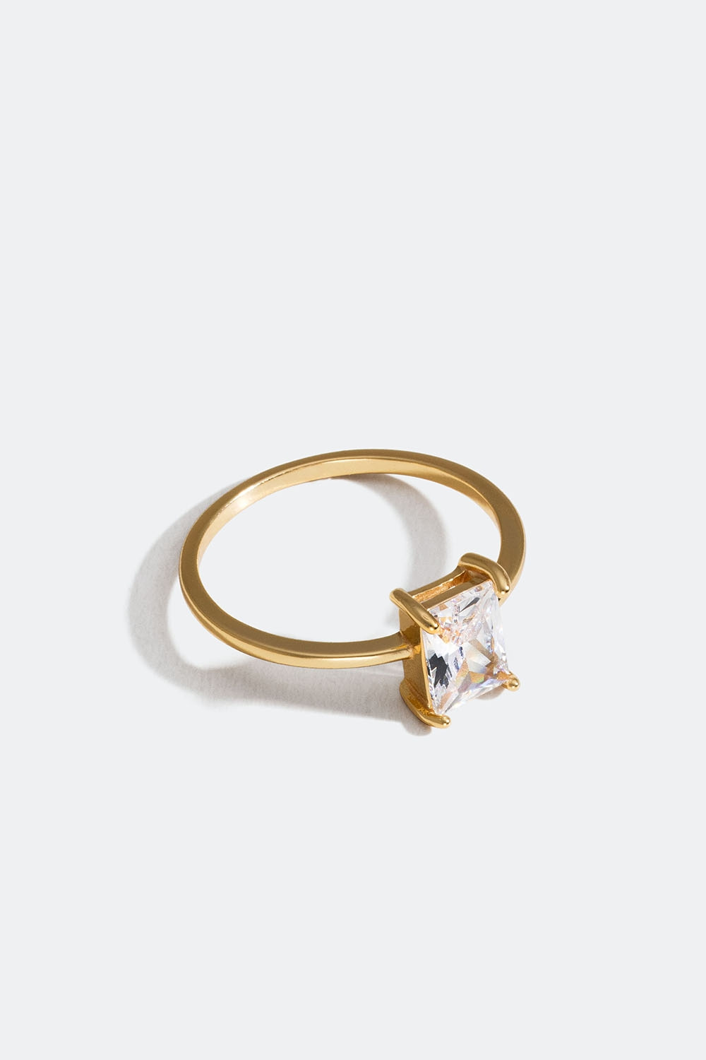 Sormus aitoa hopeaa 18k kultauksella ja suorakulmaisella Cubic Zirconia -kivellä