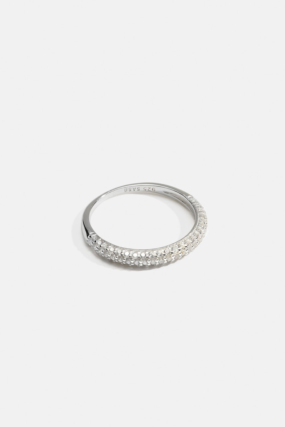 Aidosta hopeasta valmistettu pyöristetty sormus Cubic zirconia -kivellä
