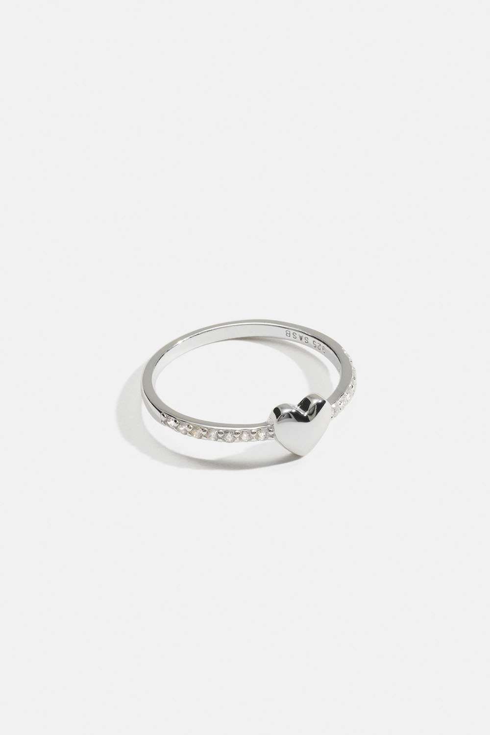 Aito hopeasormus, jossa pieni sydän ja Cubic zirconia -kiviä