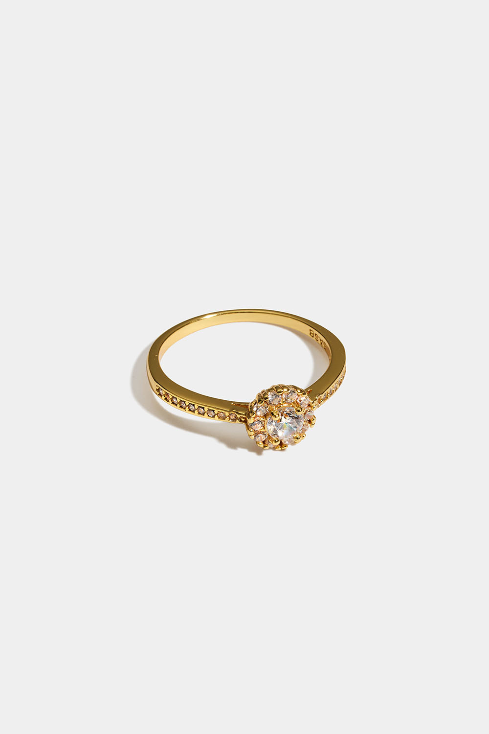 Sormus aidosta 18K kullatusta sterlinghopeasta, keskellä pyöreä Cubic Zirconia -kivi