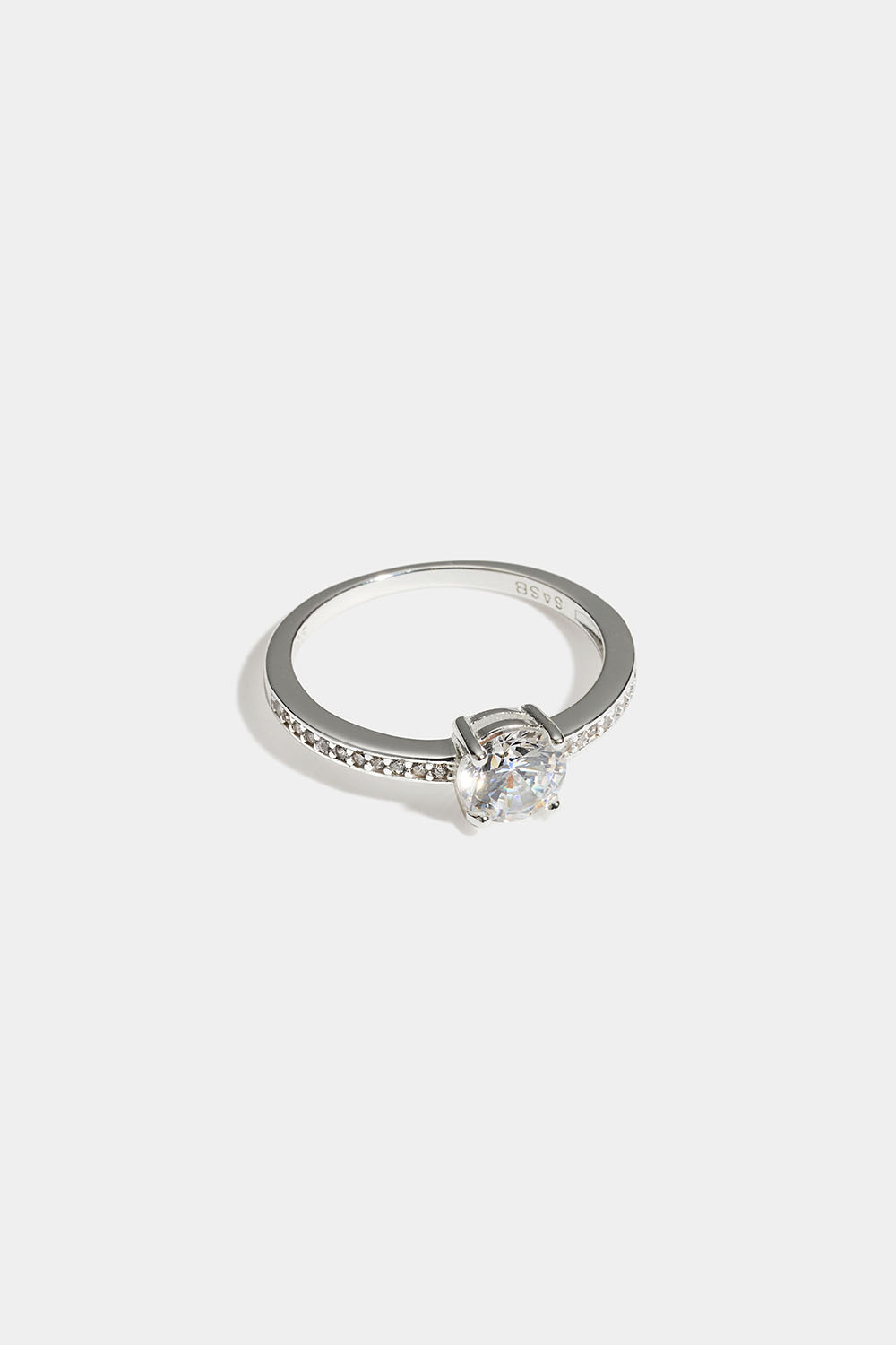 Sileä sormus aitoa hopeaa, koristeltu Cubic zirconia -kivellä